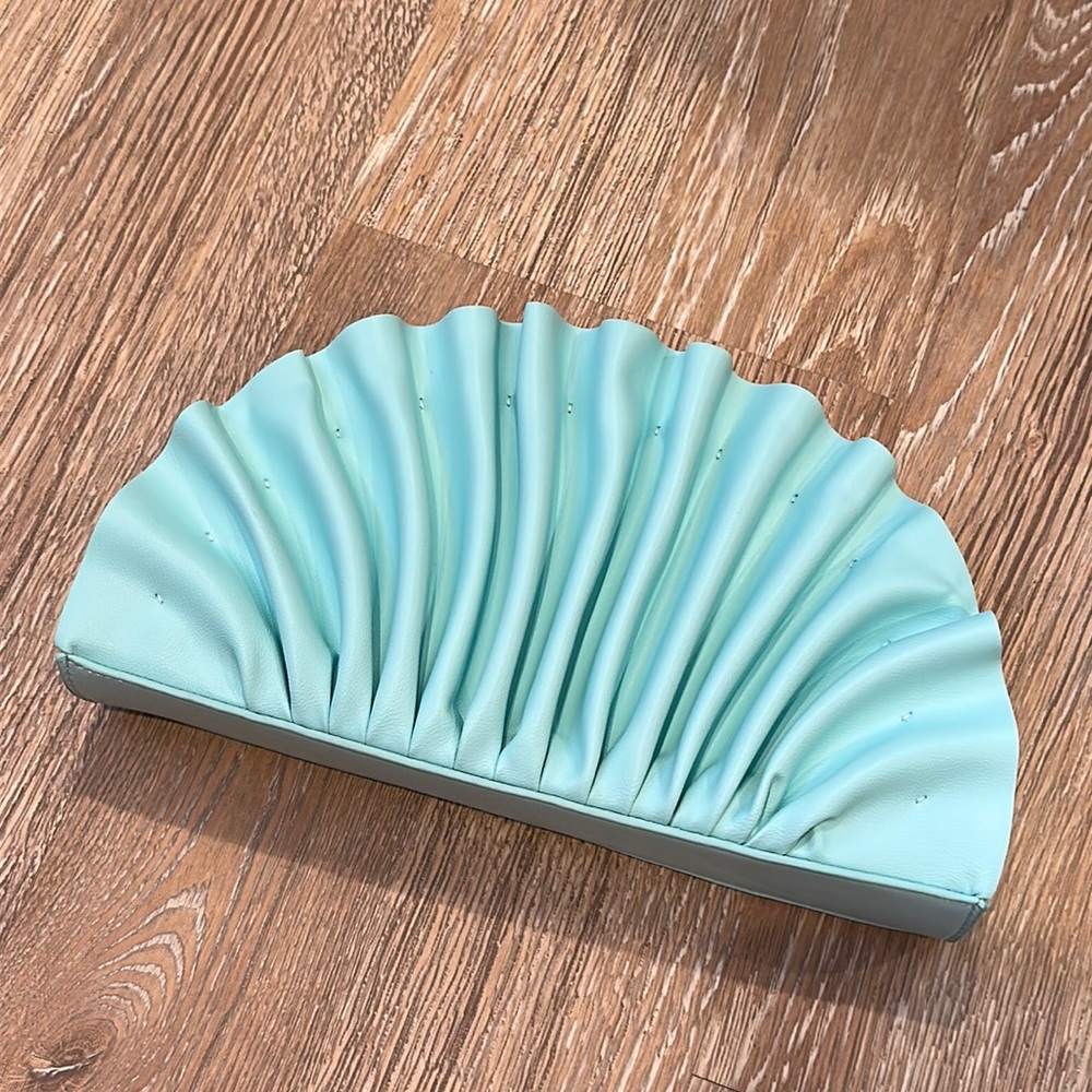 Turquoise Cluth